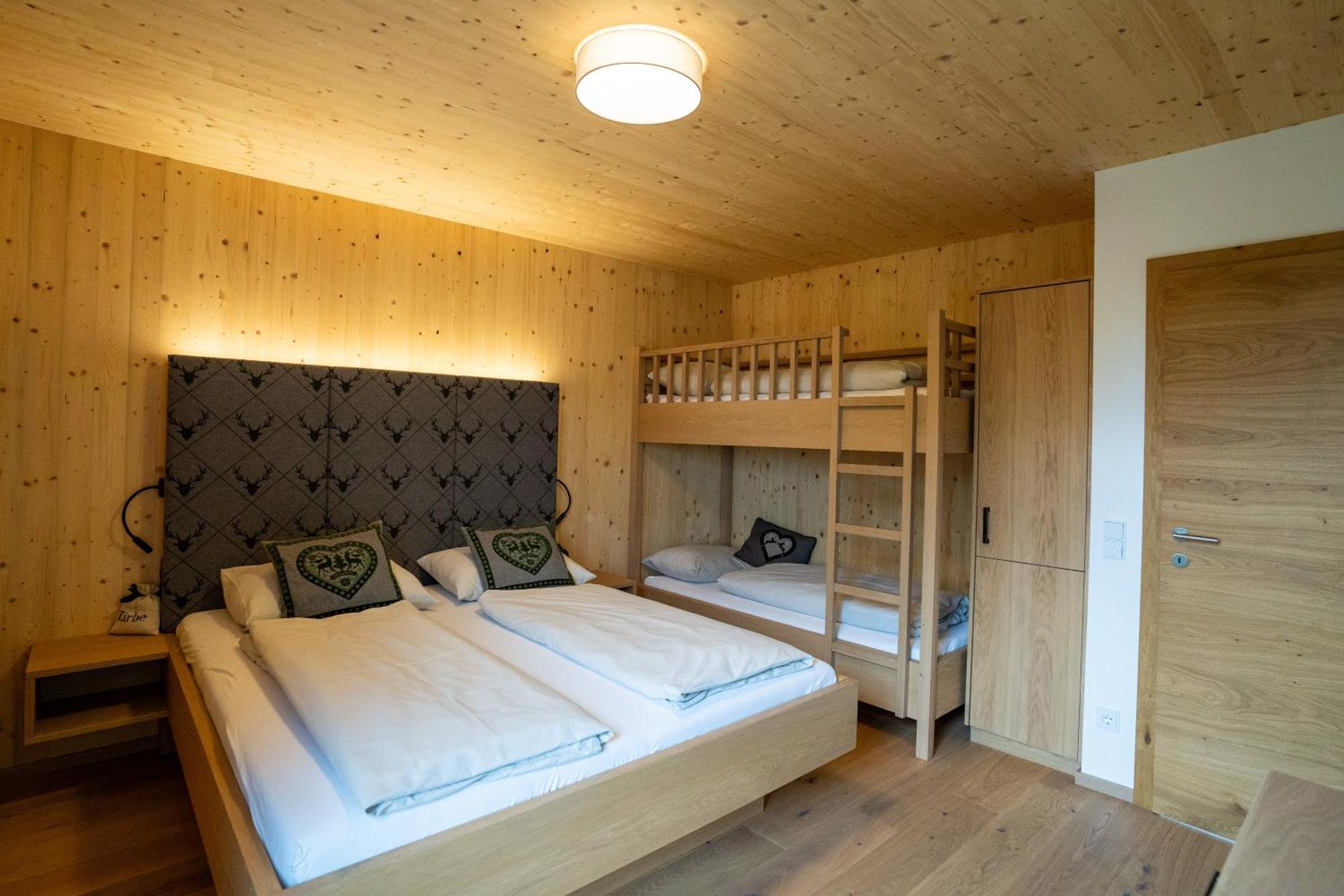Holzhaus "Zum Schwarz'N" Apartment Aurach am Hongar ภายนอก รูปภาพ