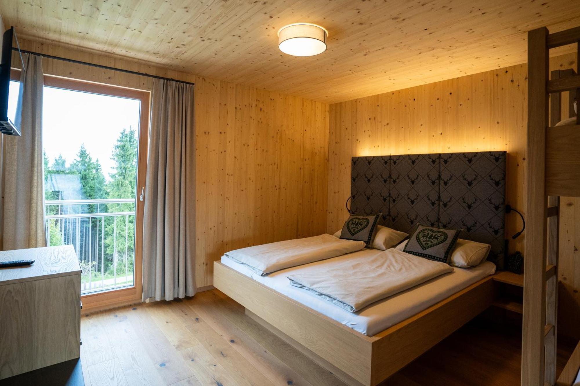 Holzhaus "Zum Schwarz'N" Apartment Aurach am Hongar ภายนอก รูปภาพ