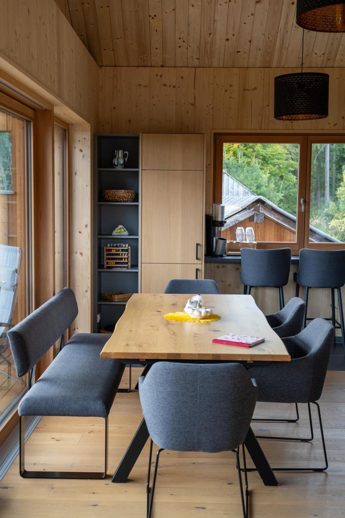 Holzhaus "Zum Schwarz'N" Apartment Aurach am Hongar ภายนอก รูปภาพ