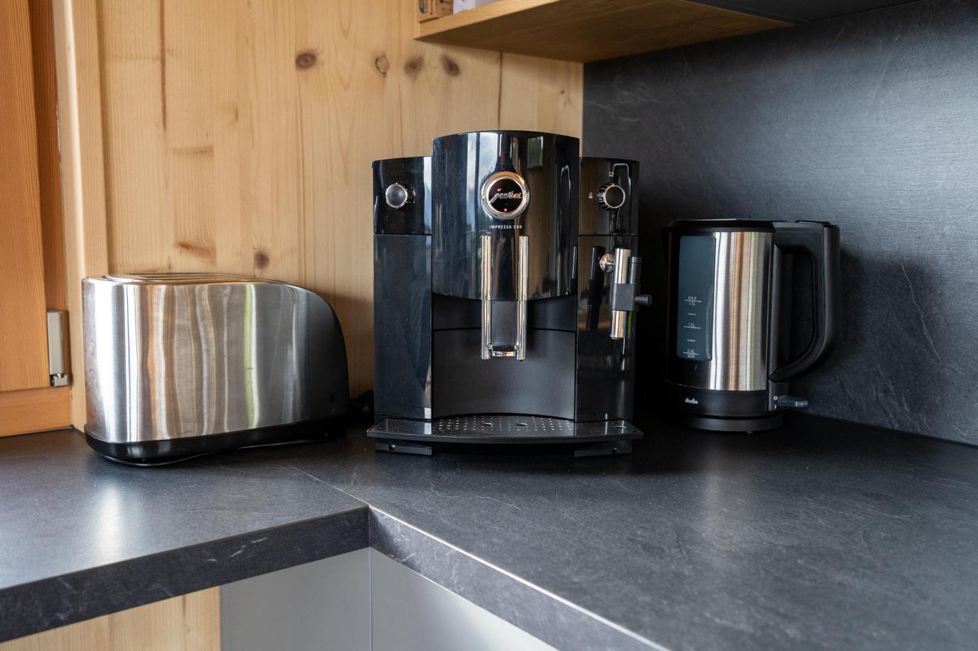 Holzhaus "Zum Schwarz'N" Apartment Aurach am Hongar ภายนอก รูปภาพ