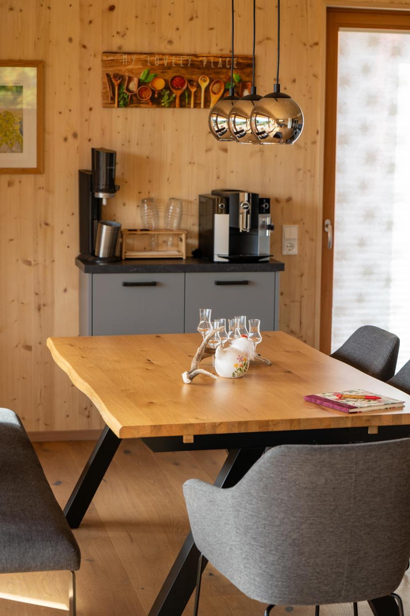 Holzhaus "Zum Schwarz'N" Apartment Aurach am Hongar ภายนอก รูปภาพ
