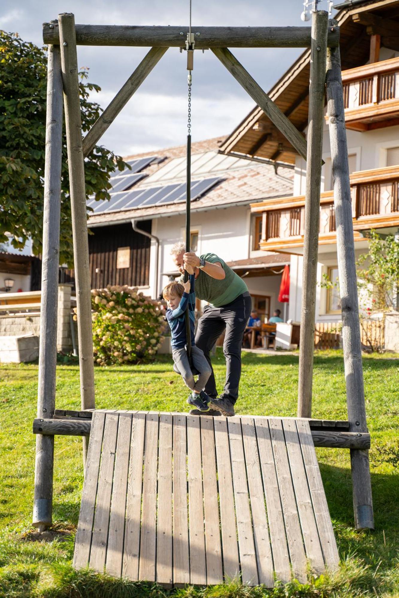 Holzhaus "Zum Schwarz'N" Apartment Aurach am Hongar ภายนอก รูปภาพ