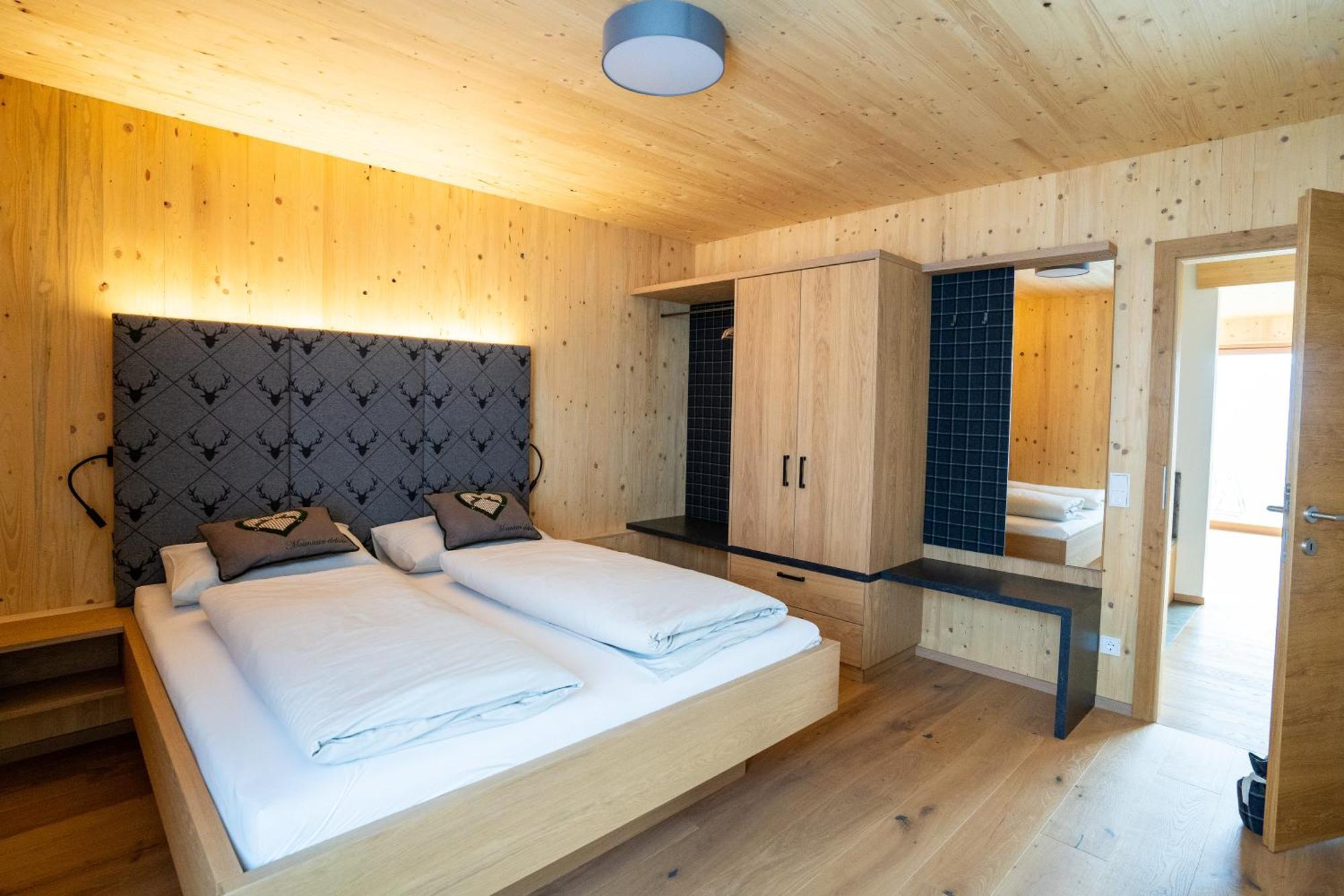 Holzhaus "Zum Schwarz'N" Apartment Aurach am Hongar ภายนอก รูปภาพ