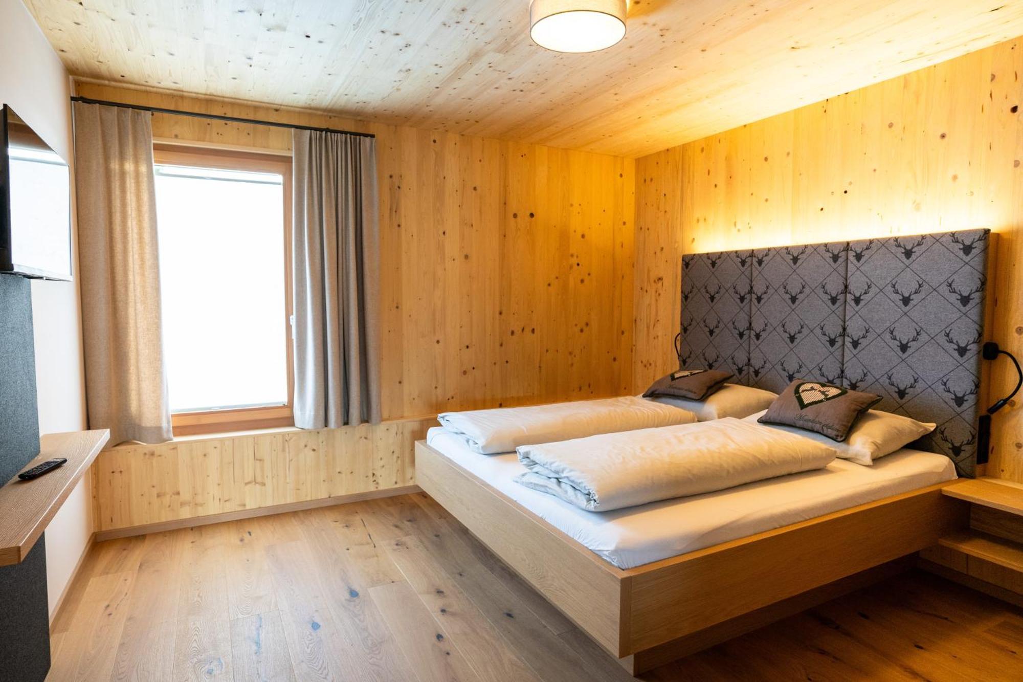 Holzhaus "Zum Schwarz'N" Apartment Aurach am Hongar ภายนอก รูปภาพ