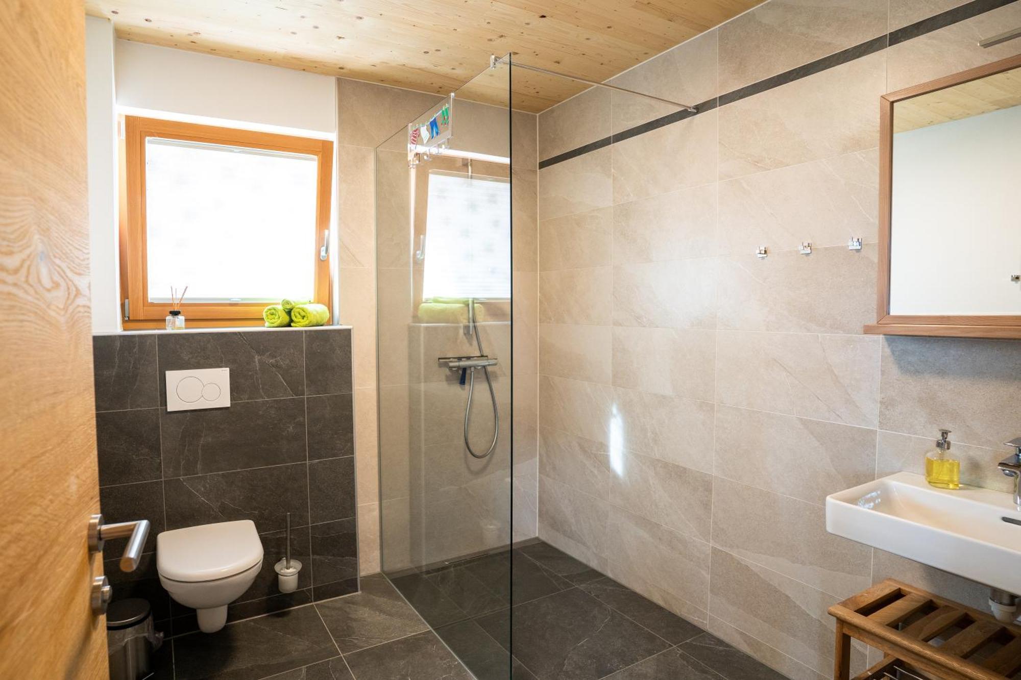 Holzhaus "Zum Schwarz'N" Apartment Aurach am Hongar ภายนอก รูปภาพ